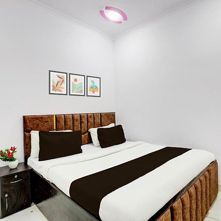 Hotel The Arrow Near Paschim Vihar 德里 外观 照片