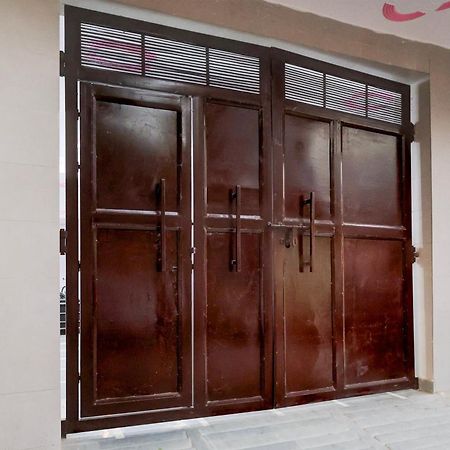 Hotel The Arrow Near Paschim Vihar 德里 外观 照片