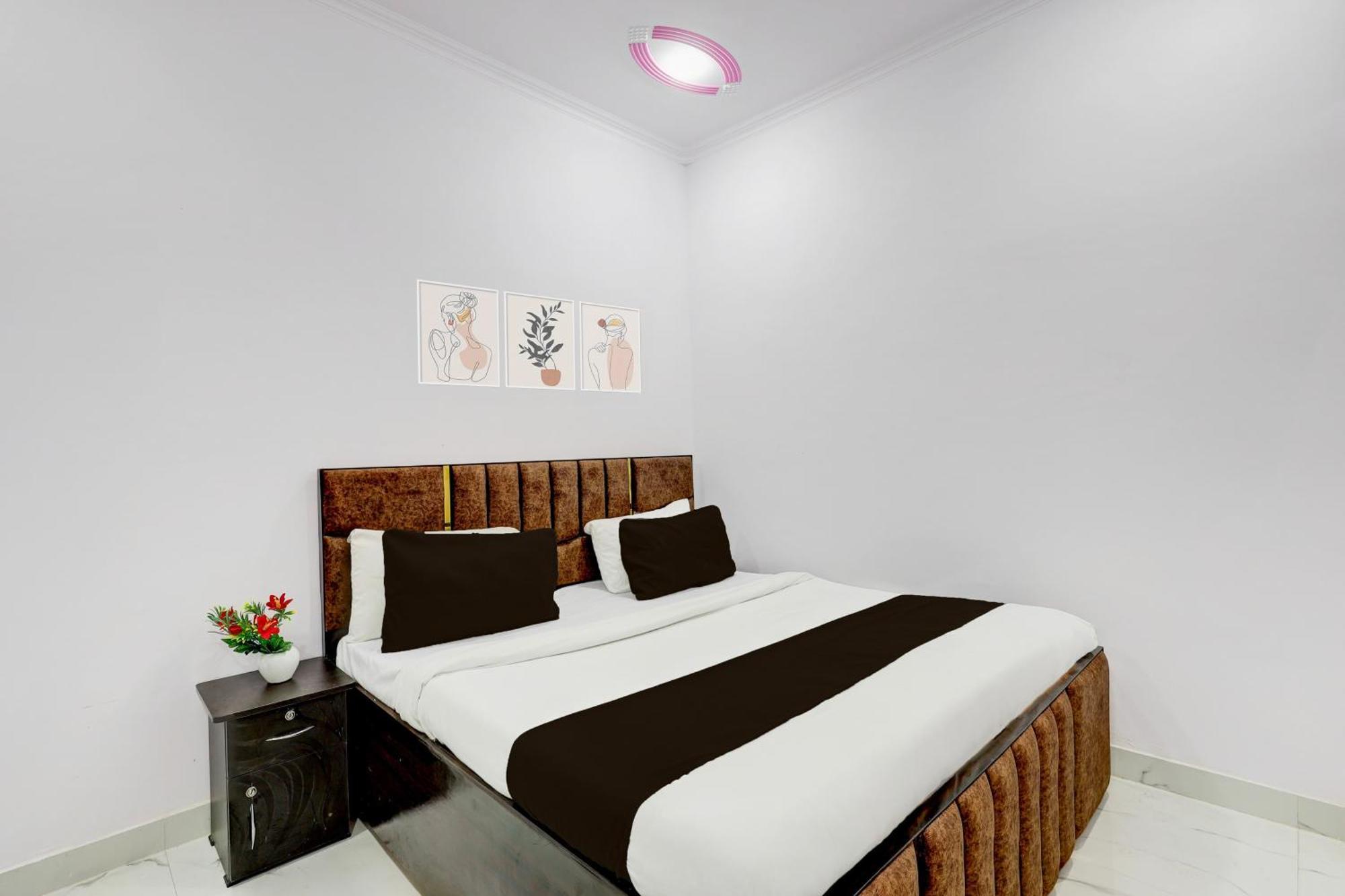 Hotel The Arrow Near Paschim Vihar 德里 外观 照片