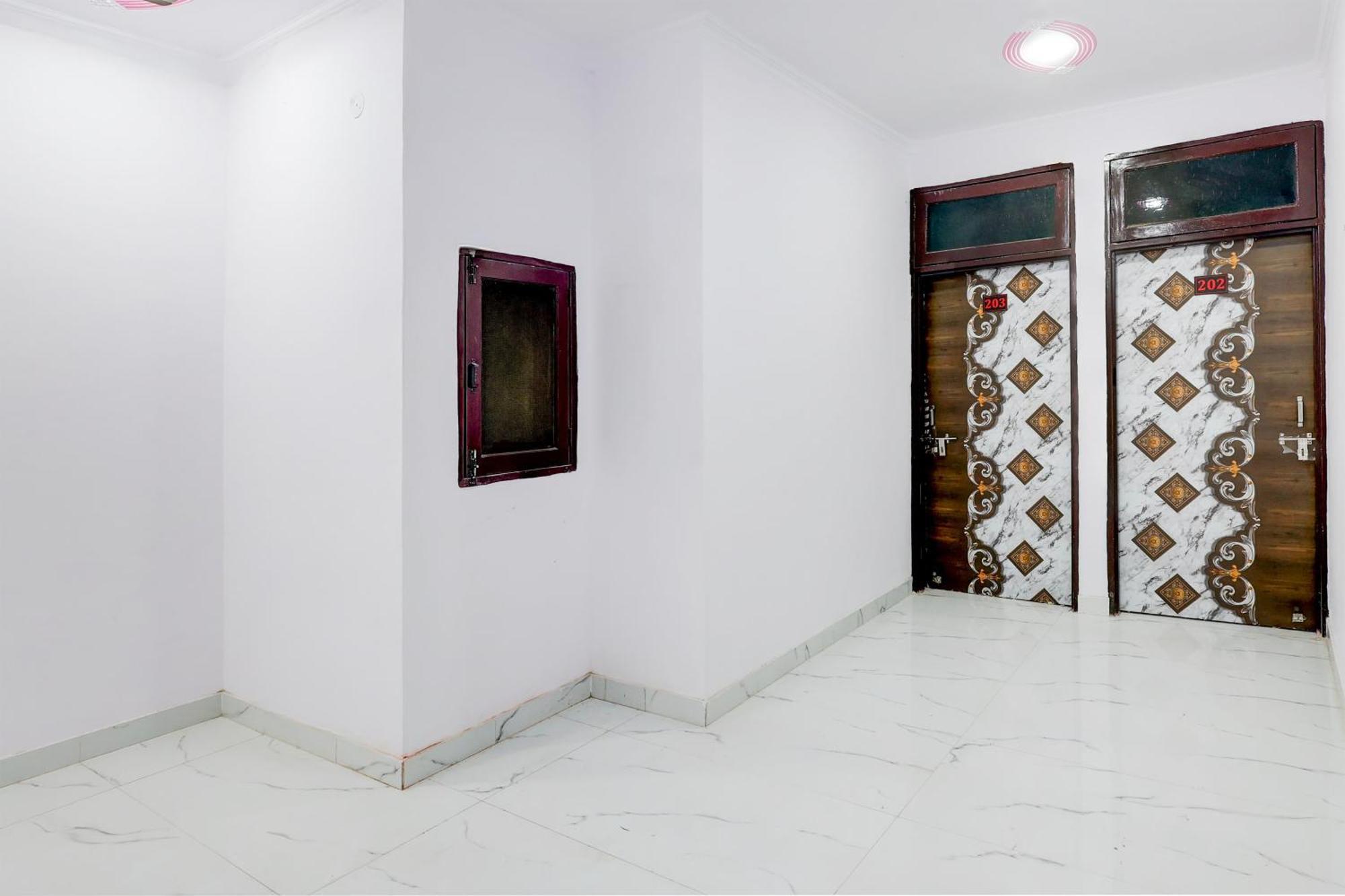 Hotel The Arrow Near Paschim Vihar 德里 外观 照片