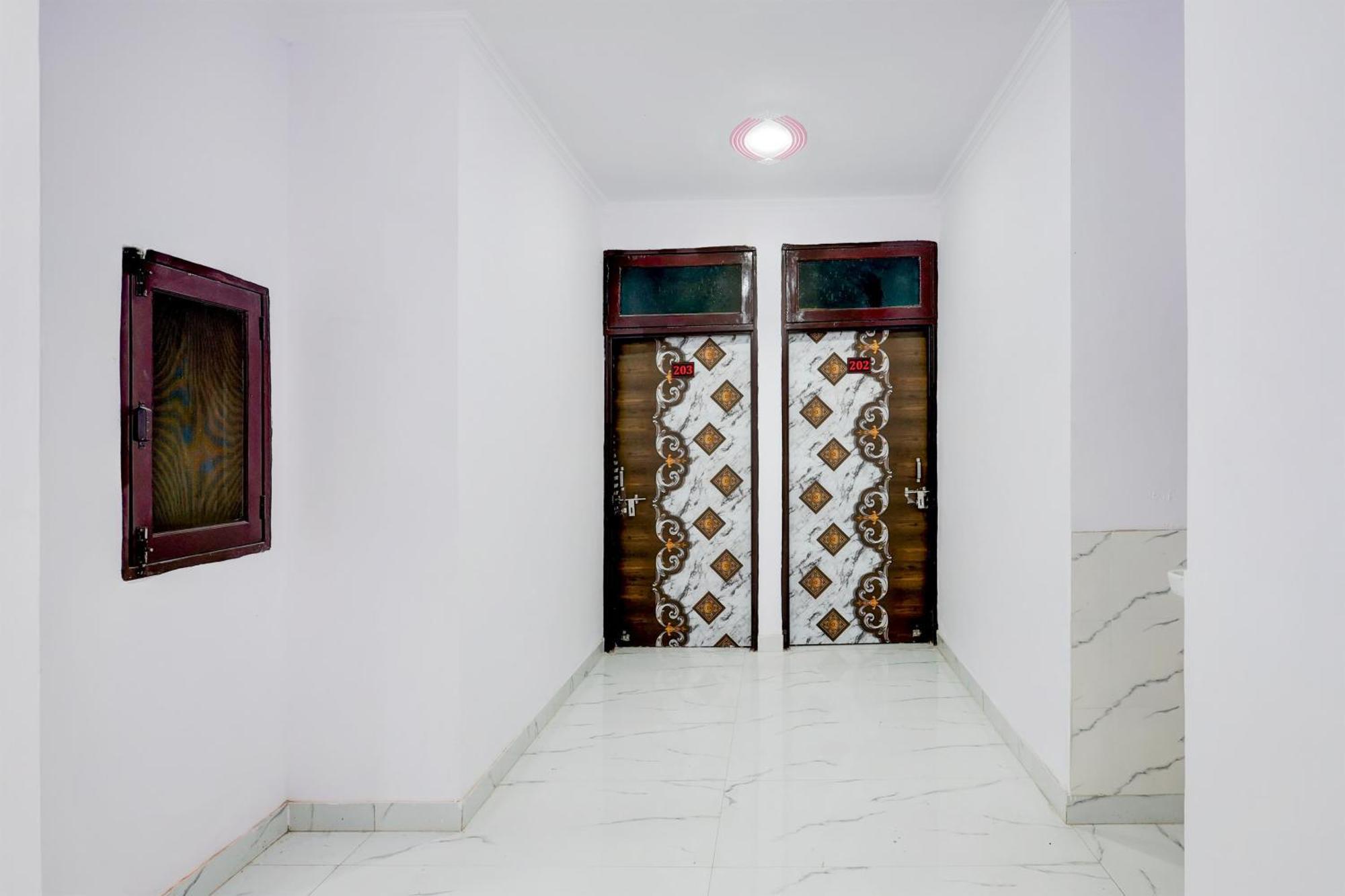 Hotel The Arrow Near Paschim Vihar 德里 外观 照片