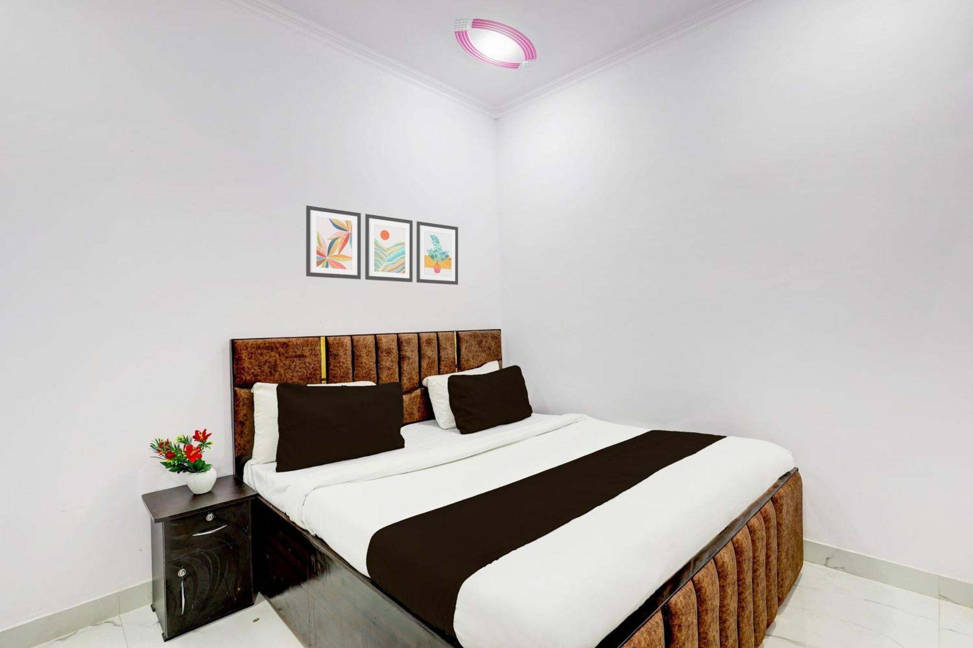 Hotel The Arrow Near Paschim Vihar 德里 外观 照片