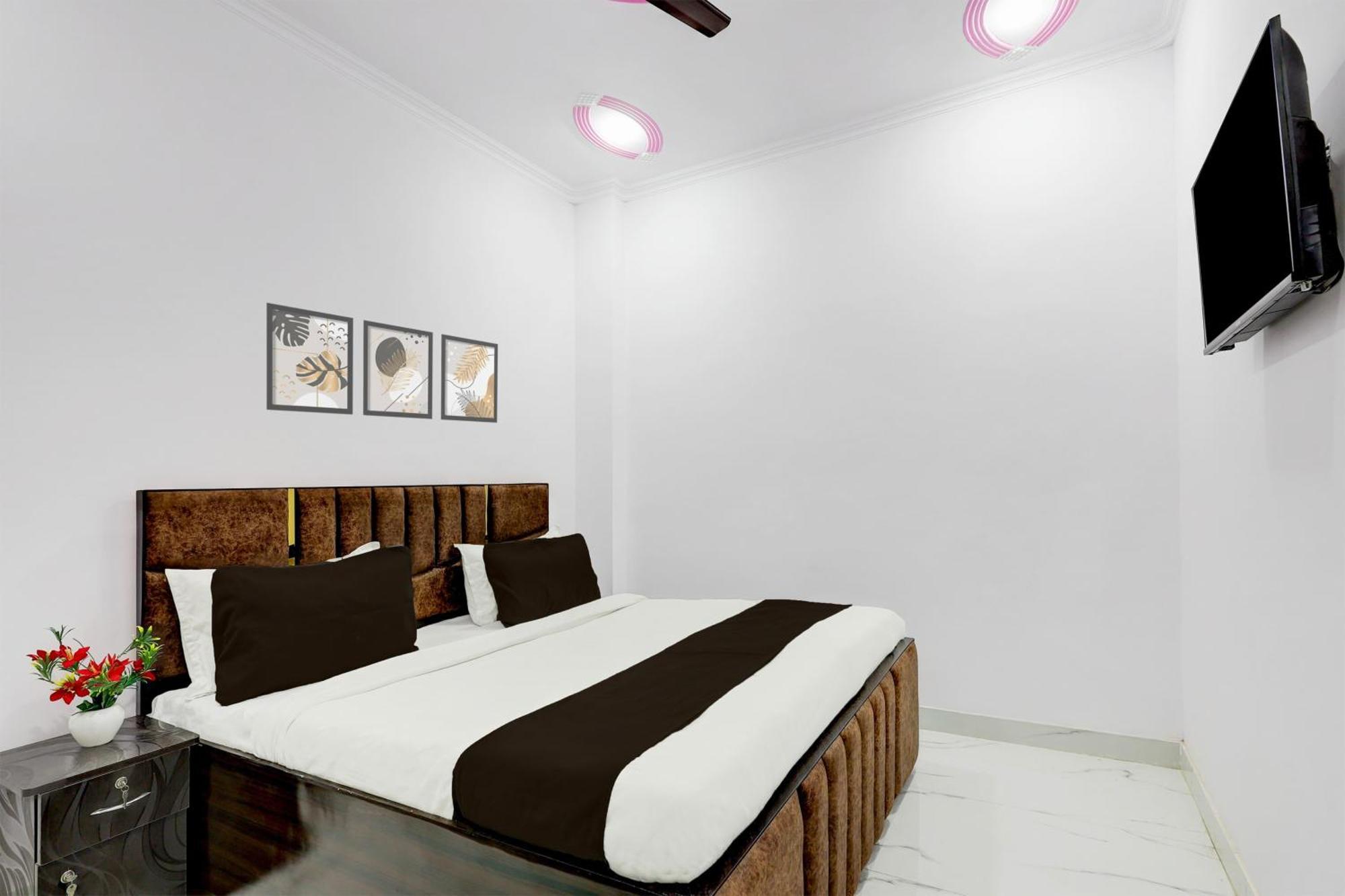 Hotel The Arrow Near Paschim Vihar 德里 外观 照片